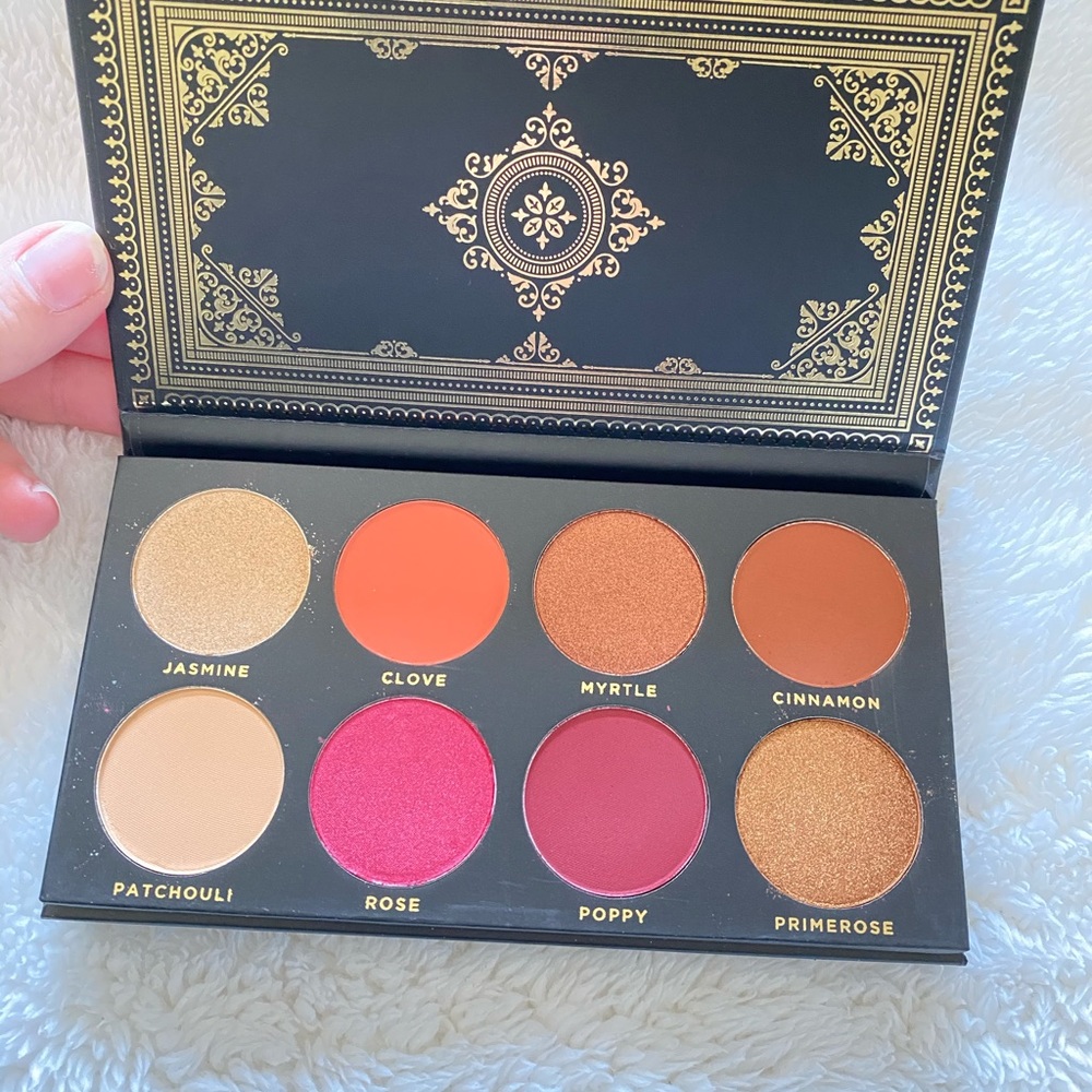 Ace Beaute Grandiose Eyeshadow Palette